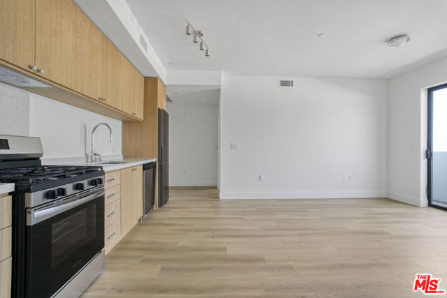1822 Overland Avenue, Los Angeles CA: https://media.crmls.org/mediaz/7d77e6e2-fa87-4d2b-85ad-27060b705547.jpg