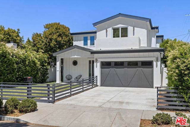 2590 Amherst Avenue, Los Angeles CA: https://media.crmls.org/mediaz/7d77fd1e-0d44-4a31-94fb-7c50895929d8.jpg