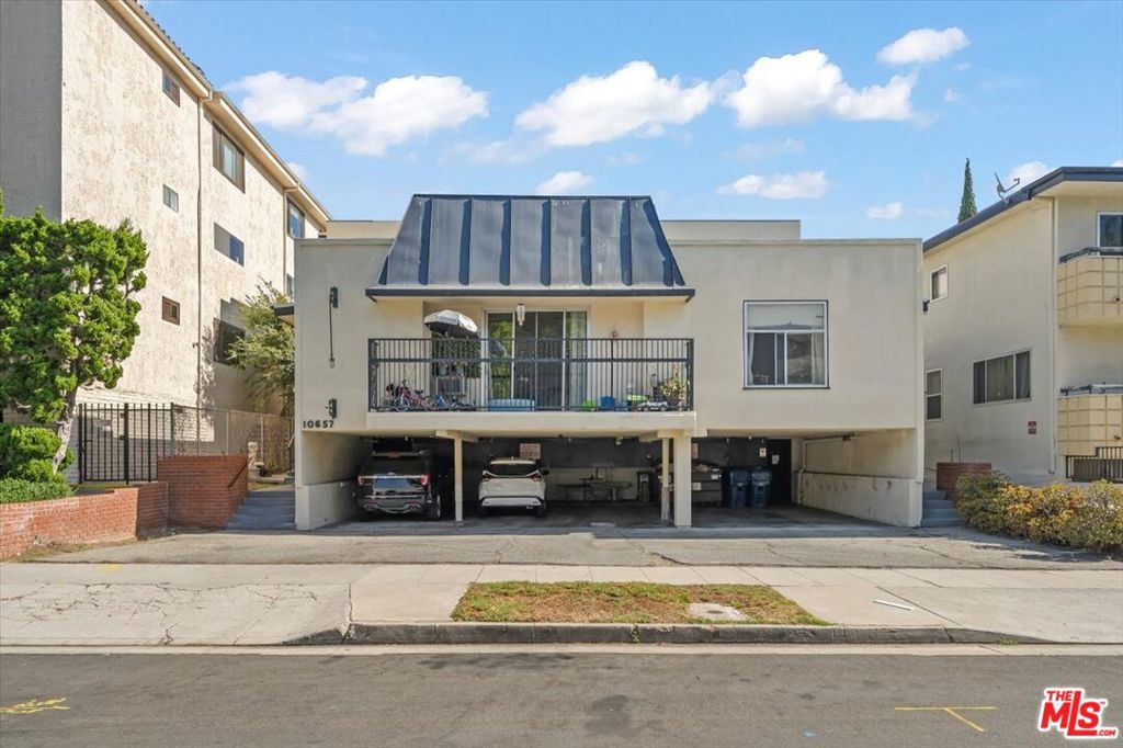 10657 Holman Avenue #4