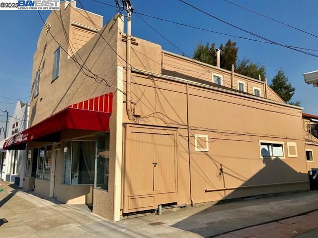 1707 Lincoln Ave, Alameda CA: https://media.crmls.org/mediaz/7d786f0d-ecd5-40a8-85cd-4759ee44f67e.jpg