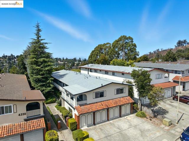 4336 Rilea Way, Oakland CA: https://media.crmls.org/mediaz/7d78867b-6e55-4028-a672-87b8113cf472.jpg