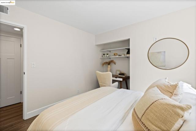 1515 Schenone Ct, Concord CA: https://media.crmls.org/mediaz/7d7911d2-8e87-4dc2-bfe2-a1f5ff614141.jpg