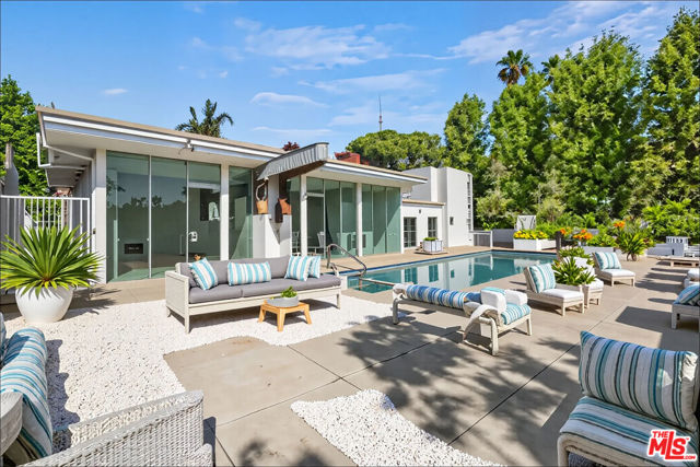 2442 Green View Place, Los Angeles CA: https://media.crmls.org/mediaz/7d791cc4-704a-4482-910a-6bbf64b0a615.jpg
