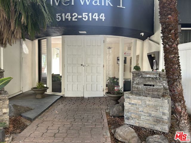 5142 Zelzah Avenue, Encino CA: https://media.crmls.org/mediaz/7d794510-83fa-4205-9d35-c5aa80311666.jpg