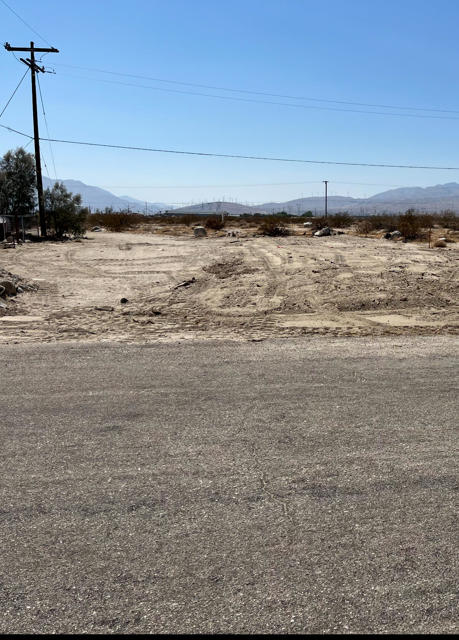 1818 Florence Drive, Desert Hot Springs CA: https://media.crmls.org/mediaz/7d7a2901-f8a0-424e-806f-caebe7dcea70.jpg