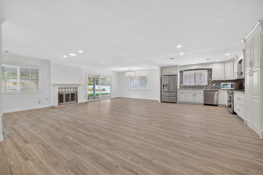 11225 Madrigal St - photo 9