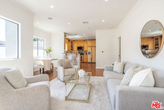 15065 Vose Street, Van Nuys CA: https://media.crmls.org/mediaz/7d7aa416-86de-4bb8-89ef-2cf52f00e813.jpg