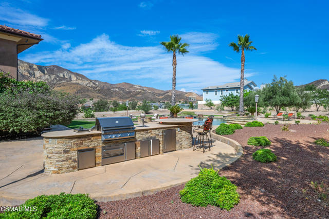 2462 Lost Canyons Drive, Simi Valley CA: https://media.crmls.org/mediaz/7d7b2c78-d306-4c78-891c-0c944287f833.jpg