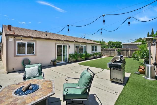 8100 Springdale Court, Gilroy CA: https://media.crmls.org/mediaz/7d7bc378-a357-4575-9620-6373498dfd18.jpg