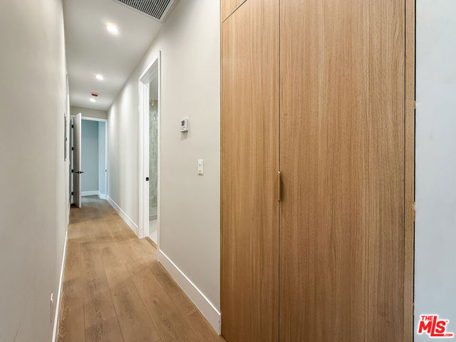 150 N Arnaz Drive, Beverly Hills CA: https://media.crmls.org/mediaz/7d7c509e-294d-4986-b2f8-ddfa84199a02.jpg