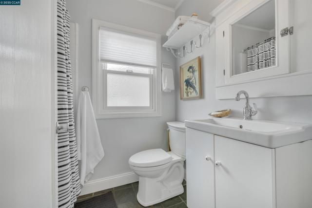 5430 Santa Cruz Ave, Richmond CA: https://media.crmls.org/mediaz/7d7c9760-04e0-42be-a5a0-27e0ebe459aa.jpg