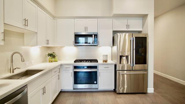 338 Llano De Los Robles Avenue, San Jose CA: https://media.crmls.org/mediaz/7d7cd048-b6a8-4ad3-b852-6fd63dc04e3e.jpg