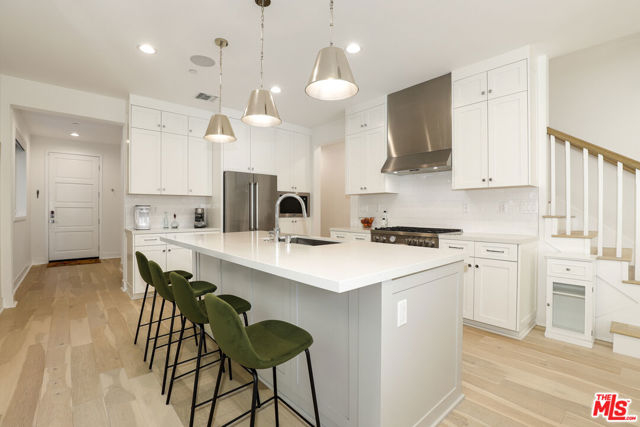 1741 S S Marvin Ave, Los Angeles CA: https://media.crmls.org/mediaz/7d7ceb14-712a-4fb8-b24d-96a446a0953c.jpg
