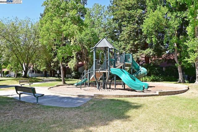476 Mulqueeney St, Livermore CA: https://media.crmls.org/mediaz/7d7d3847-de17-4903-85ac-2763b7cedb4d.jpg