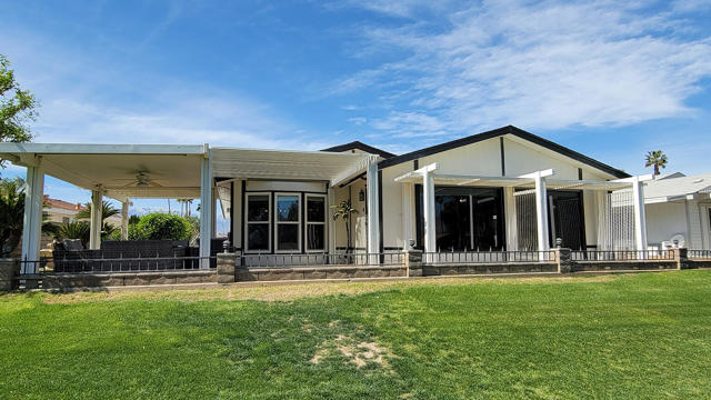 34610 Branding Iron Lane, Thousand Palms CA: https://media.crmls.org/mediaz/7d7d3a41-a345-423e-a10f-b55670ffc7b8.jpg