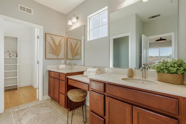 9565 Grande Drive, Gilroy CA: https://media.crmls.org/mediaz/7d7da184-703e-40d3-9886-dd98f64d86fd.jpg