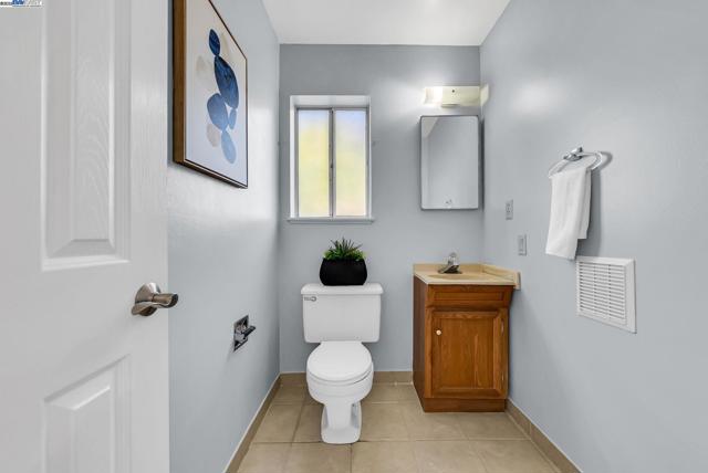 1933 Riverbank, Castro Valley CA: https://media.crmls.org/mediaz/7d7e37c7-0a63-4607-b1a8-7c3b162408e6.jpg