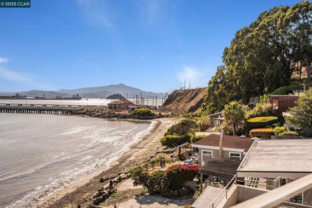 841 Ocean Ave, Richmond CA: https://media.crmls.org/mediaz/7d7e4e7b-b6f7-4345-8691-7ba308107105.jpg