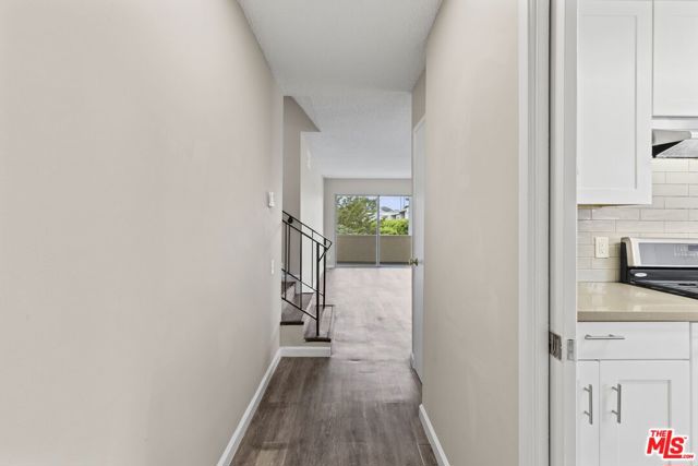 1538 STANFORD Street, Santa Monica CA: https://media.crmls.org/mediaz/7d7e5088-f7f7-4afd-bae2-5b6307c502ba.jpg