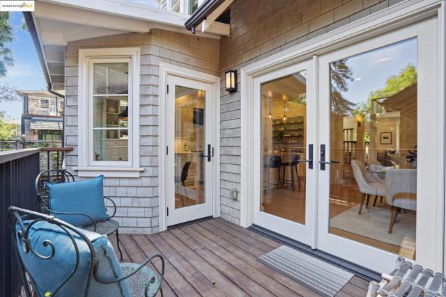 2732 Stuart St, Berkeley CA: https://media.crmls.org/mediaz/7d7ec7d4-58f8-41b5-9375-cf0f94f14e90.jpg