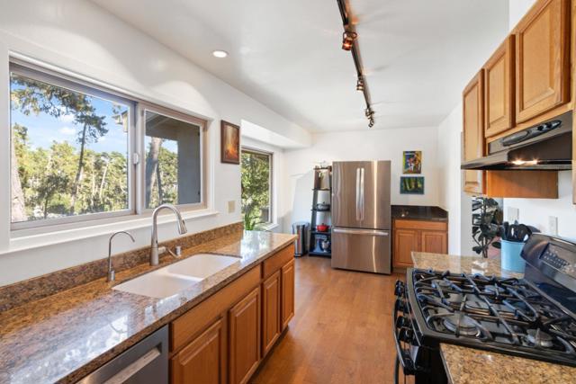 7 Wyndemere Vale, Monterey CA: https://media.crmls.org/mediaz/7d7edbe9-3c67-4ca6-a7fc-e38d42577c2f.jpg