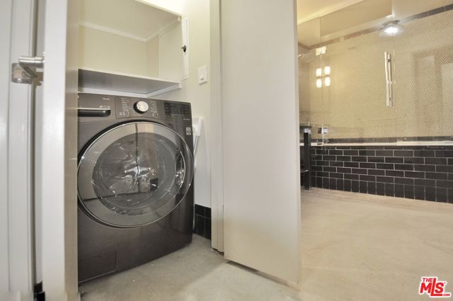 849 S Broadway, Los Angeles CA: https://media.crmls.org/mediaz/7d7f27c4-2949-459e-884c-dc47c96ac2d6.jpg