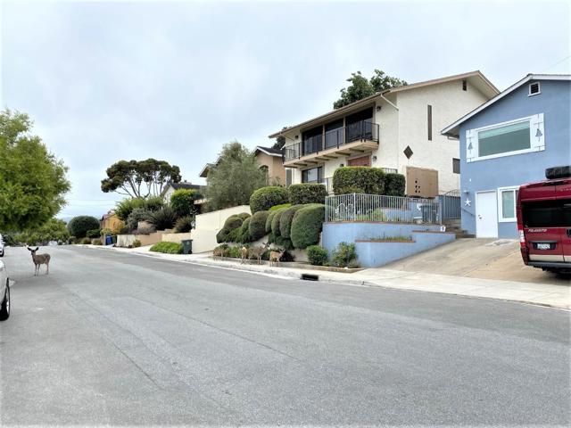 621 Mcclellan Avenue, Monterey CA: https://media.crmls.org/mediaz/7d7f6292-b2ab-467a-bb01-aaaef81b1e69.jpg