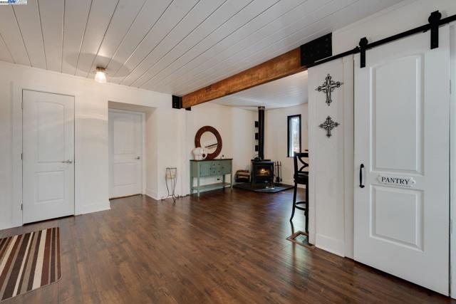 20140 Redwood Dr, Foresthill CA: https://media.crmls.org/mediaz/7d7f7028-8dab-4189-8b86-c785695bf28c.jpg