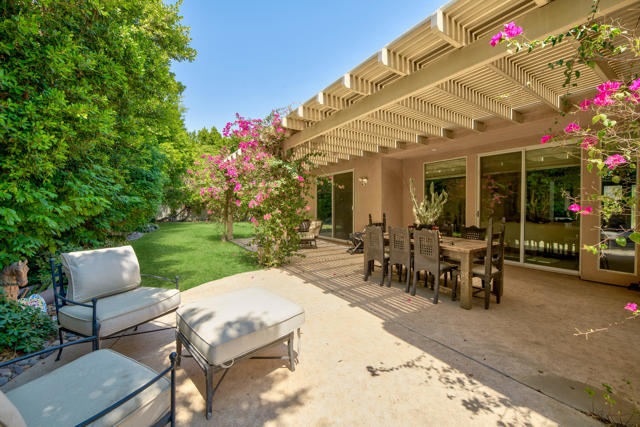 7 Chopin Court, Rancho Mirage CA: https://media.crmls.org/mediaz/7d7fc575-7da2-42bc-9ef6-e95af0b220e1.jpg