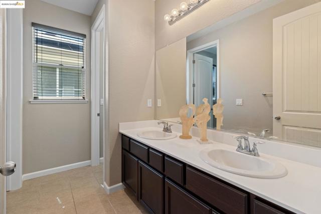 2218 Toscana Dr, Pittsburg CA: https://media.crmls.org/mediaz/7d808d03-38f8-48fb-9b77-a12cab508b3e.jpg