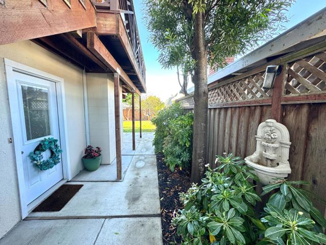 908 Bancroft Ave, Half Moon Bay CA: https://media.crmls.org/mediaz/7d809f10-8328-47ac-b78b-86b63703e423.jpg