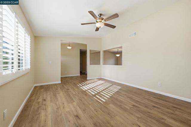 304 Lion Valley Rd, Escondido CA: https://media.crmls.org/mediaz/7d80b180-c723-4a82-a2db-1e0c70130752.jpg