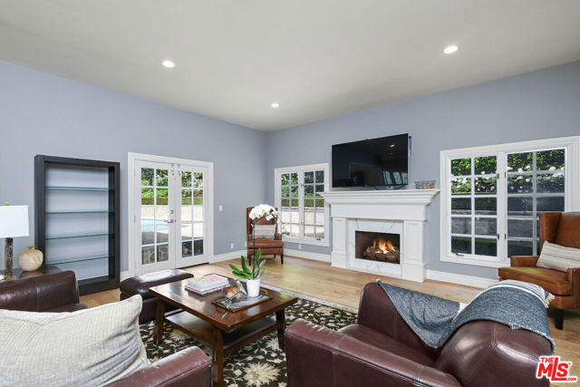 5449 S Rim Street, Thousand Oaks CA: https://media.crmls.org/mediaz/7d8118e7-226e-4986-a4cb-7fda15db2f7b.jpg