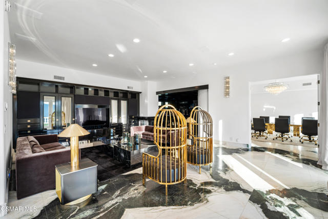 25665 Mulholland Highway, Calabasas CA: https://media.crmls.org/mediaz/7d815c23-3b0e-43b6-89bb-95ebf2d2af21.jpg