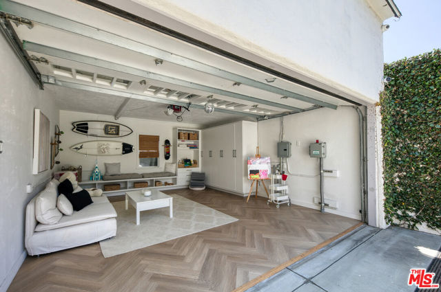 10736 Le Conte Avenue, Los Angeles CA: https://media.crmls.org/mediaz/7d81fc97-b3fa-4273-8a5d-c15e5a7572b0.jpg