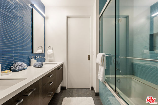 17352 Magnolia Boulevard, Encino CA: https://media.crmls.org/mediaz/7d8214f6-c2b9-4857-a87f-cf19ae5426f1.jpg