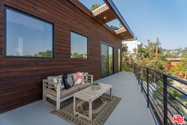 4691 Glenalbyn Drive, Los Angeles CA: https://media.crmls.org/mediaz/7d827263-1be0-4a29-aa00-52ebe084dc7f.jpg