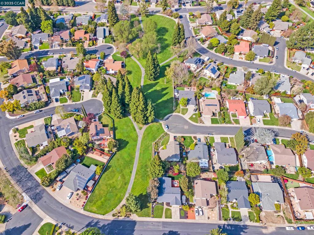 https://media.crmls.org/mediaz/7d835f5b-a4af-483b-b65a-69b54c96852e.jpg?preset=X-Large