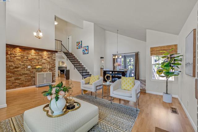 Image 5 of 42 For 45421 Parkmeadow Dr