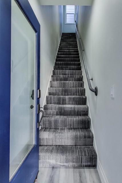 811 Oak Street, San Francisco CA: https://media.crmls.org/mediaz/7d837fe6-300c-4db4-ace2-32b75ec26f35.jpg