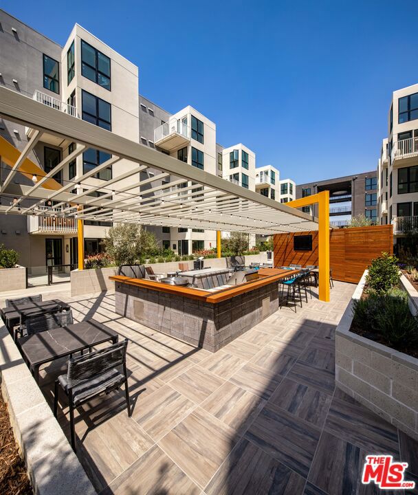 1101 N Main Street, Los Angeles CA: https://media.crmls.org/mediaz/7d8387e9-02ca-45da-99fc-b8ea53cd6964.jpg