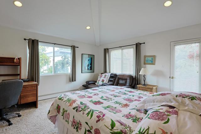 638 Margarita Ave, Coronado CA: https://media.crmls.org/mediaz/7d83930b-3fb8-40a5-a6c7-37cec5d36c9b.jpg