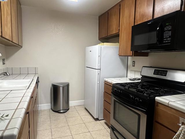 2121 Vale Rd, San Pablo CA: https://media.crmls.org/mediaz/7d839855-e6ee-4c63-8691-f08461d6c633.jpg