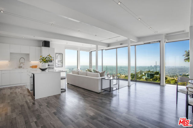 8506 Magnolia Drive, Los Angeles CA: https://media.crmls.org/mediaz/7d83e24f-dbb6-4ec3-945d-65bb0503a1e8.jpg