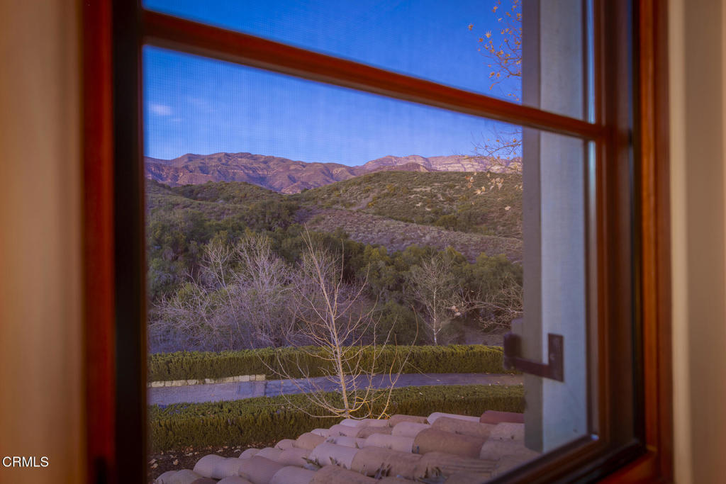https://media.crmls.org/mediaz/7d842235-3d38-4cc4-ad62-878b2c64905f.jpg?preset=X-Large
