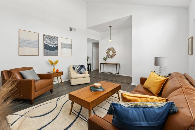 10324 Paseo Palmas Drive, Lakeside CA: https://media.crmls.org/mediaz/7d843100-42a5-4357-92d7-662d8703fdfc.jpg