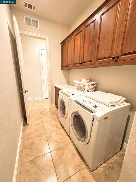 1735 Veneto Ln, Brentwood CA: https://media.crmls.org/mediaz/7d84327e-b56c-49d1-9d86-263f5a7c6969.jpg