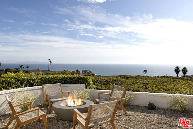 20374 Seaboard Road, Malibu CA: https://media.crmls.org/mediaz/7d846095-400e-4f7e-93fd-c13ed5be51a7.jpg