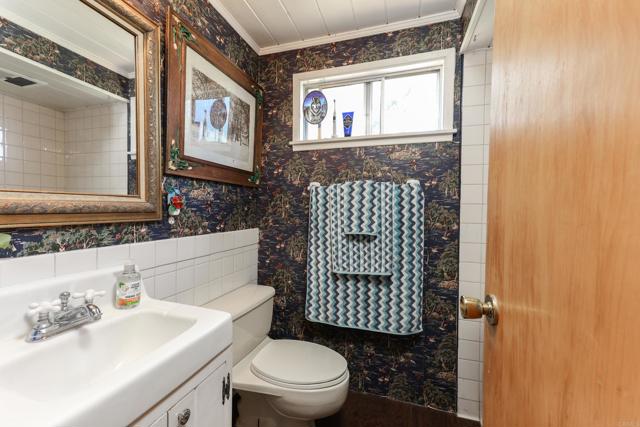 Image 19 of 75 For 2128 Salton View Dr
