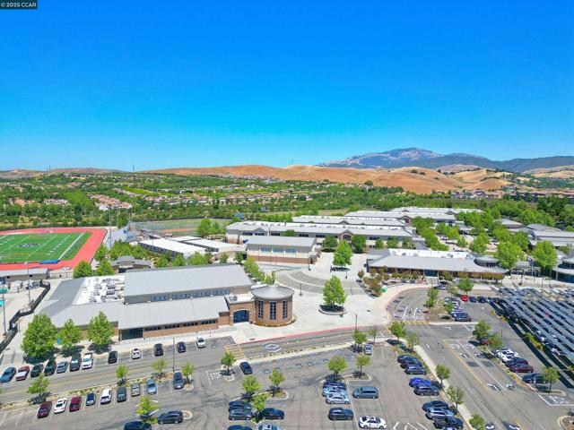 1416 Allanmere Dr, San Ramon CA: https://media.crmls.org/mediaz/7d848334-e2cf-45db-b273-5c174f6f73c8.jpg